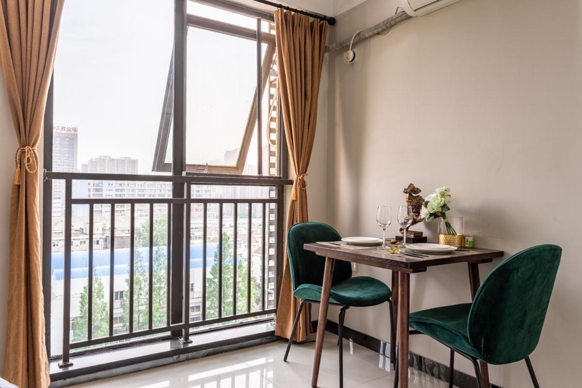 Wuhan Hongshan-Guanggu Square- Locals Apartment 00157650 Exterior photo